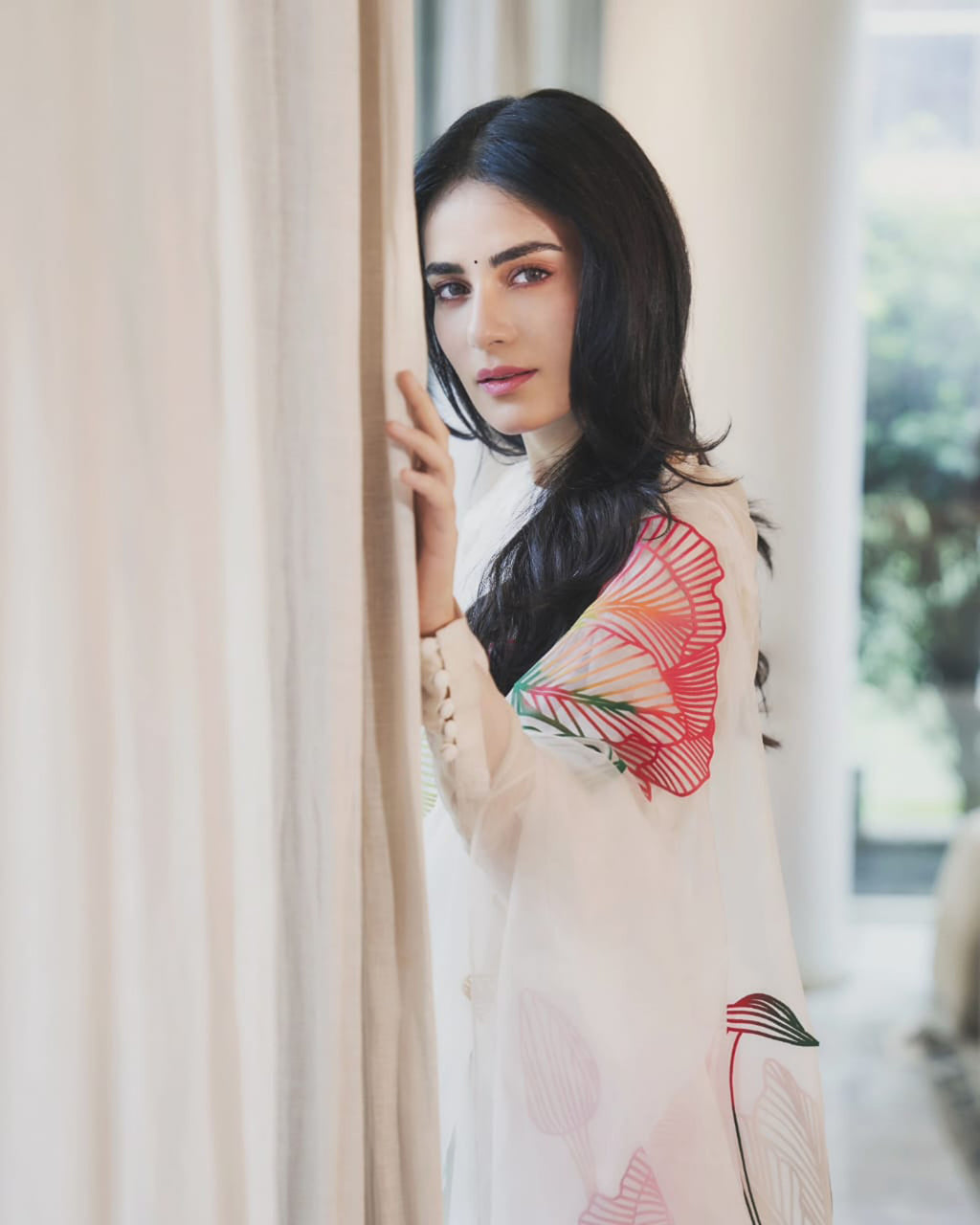 White saree with tulip applique