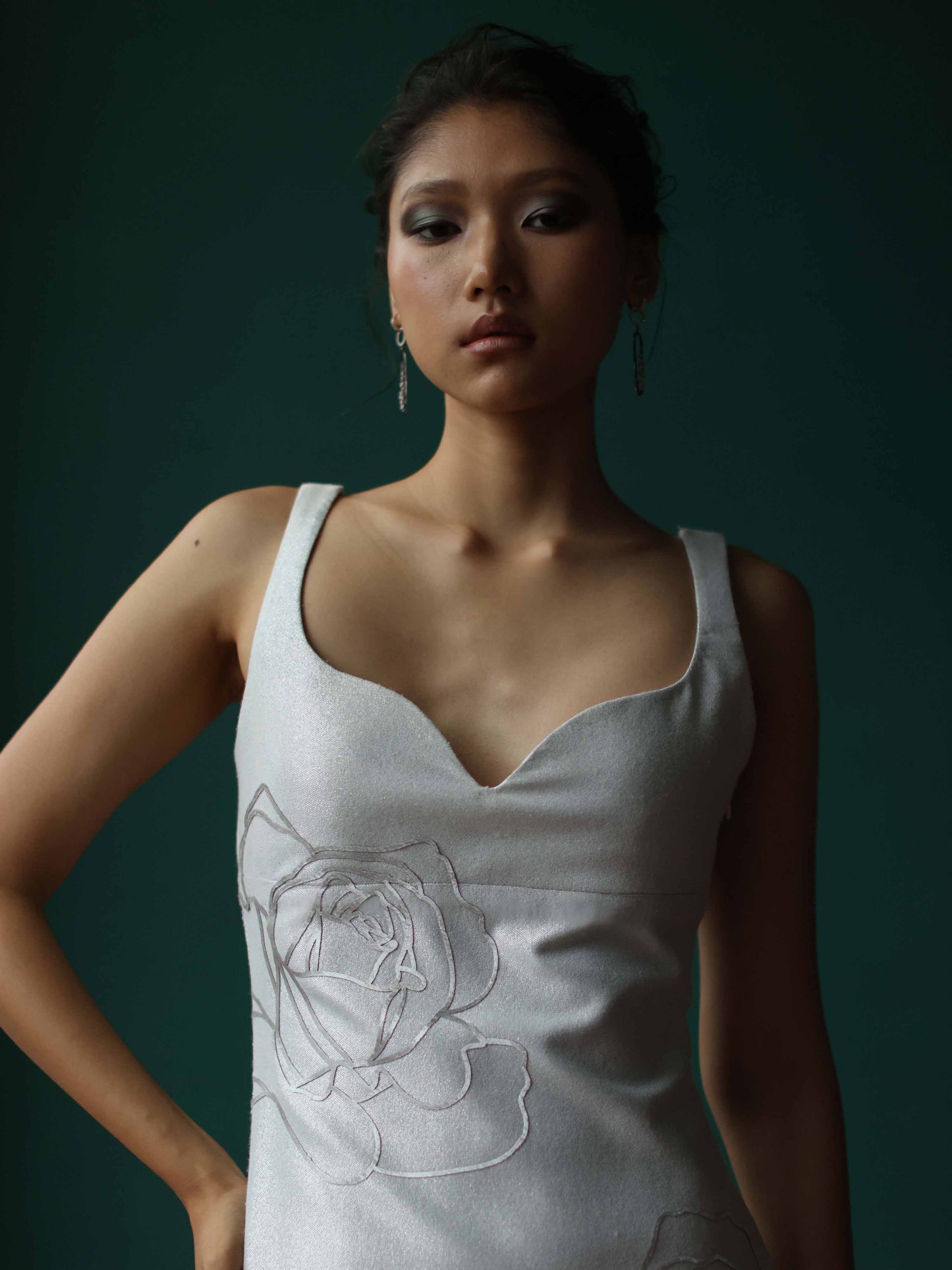 Sweet heart necklined dress with embossed metallic roses