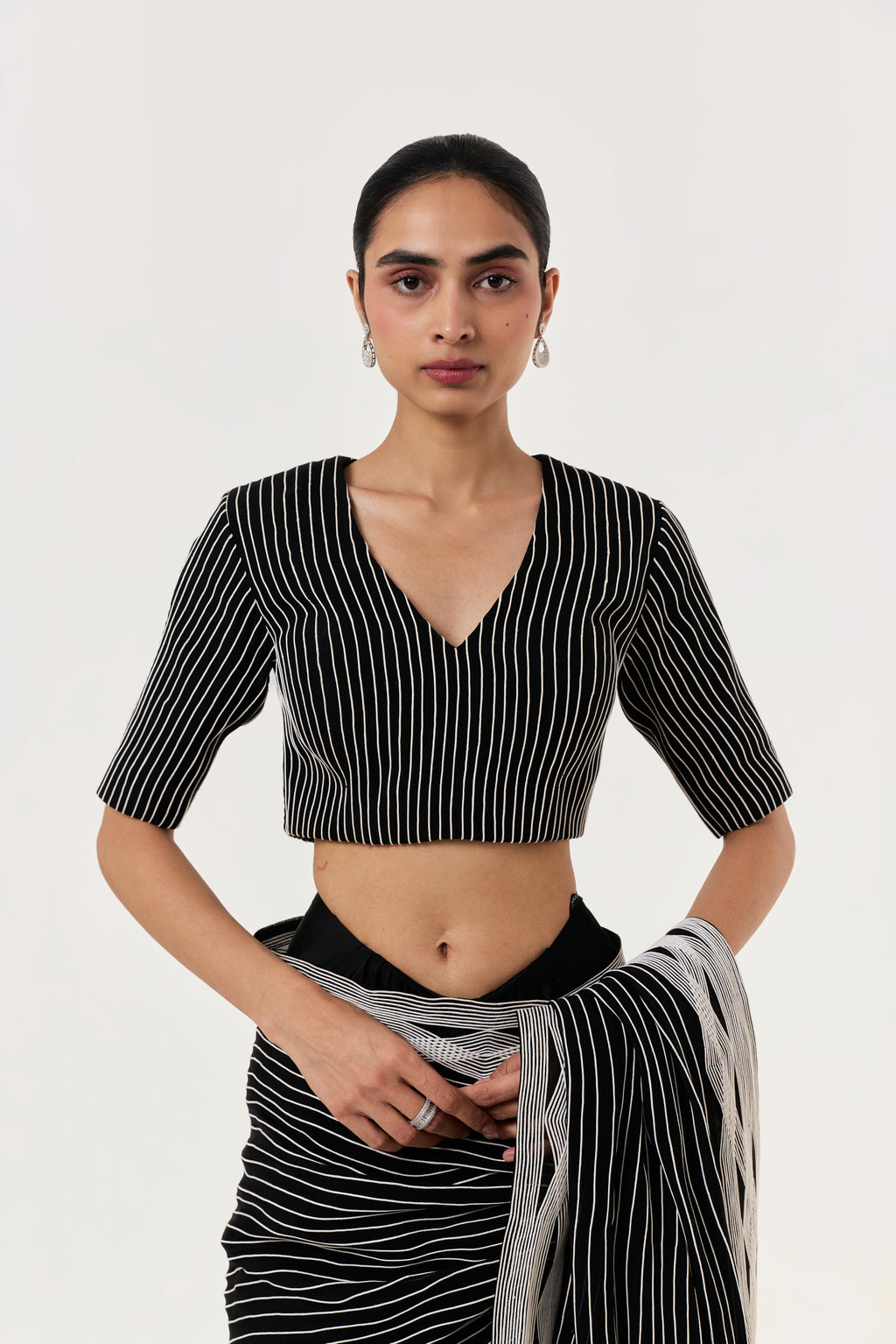 Entwined Corded Saree with Striped Pallu - Black & White