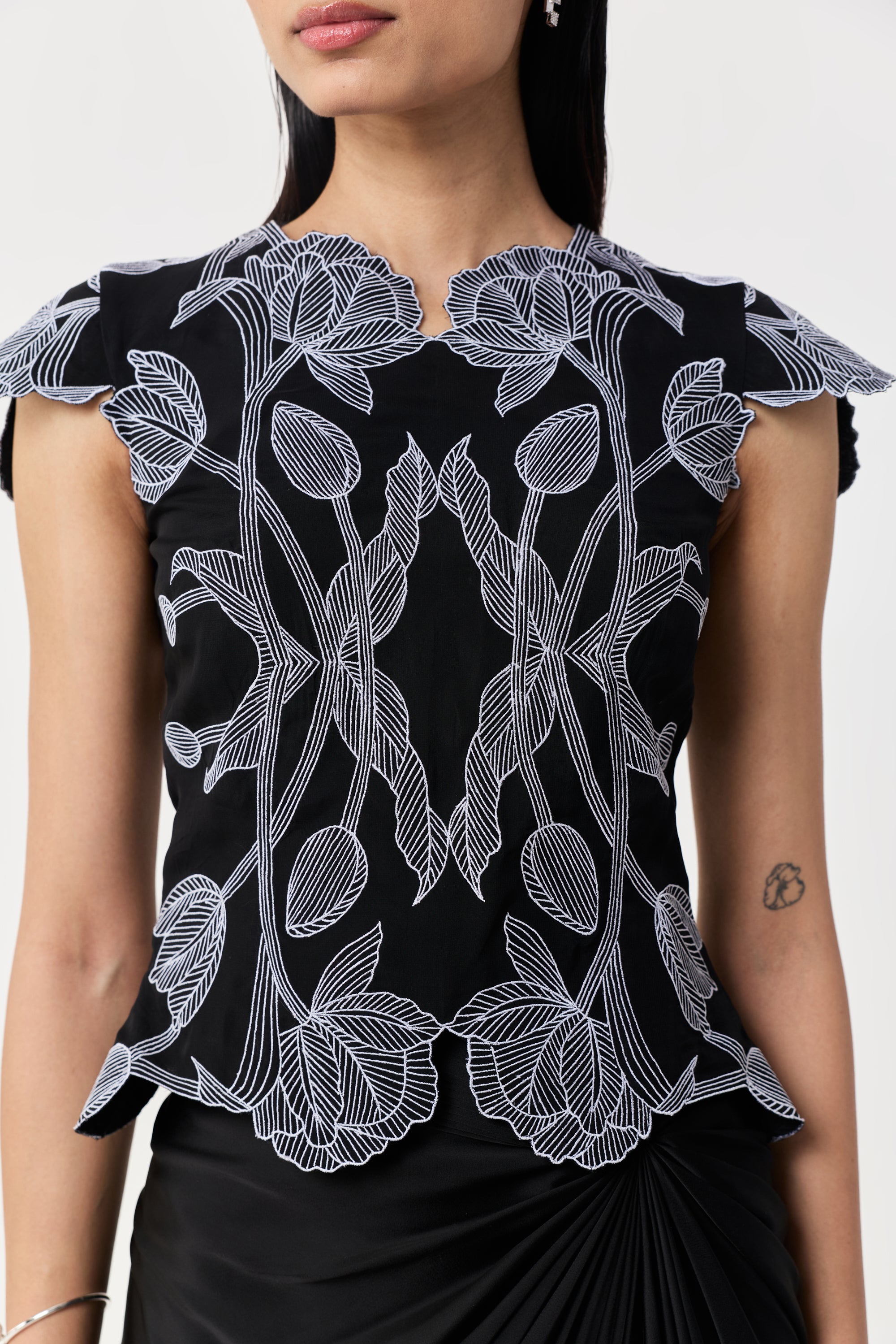Wild Tulip Top With Sleeves - Black & White