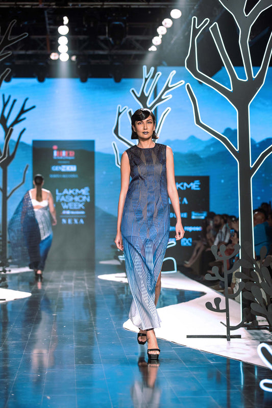 Long swivled pattern dress